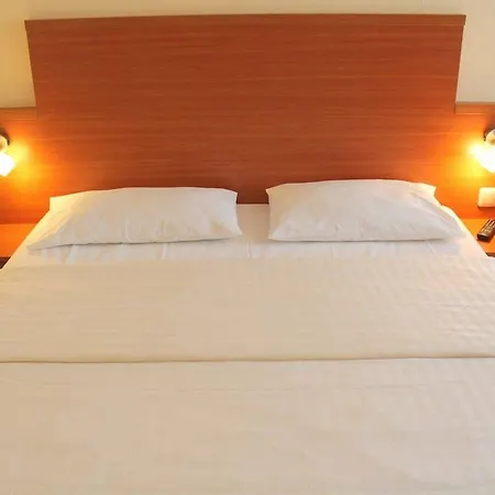 Star Zentrum, By Comfort 3*