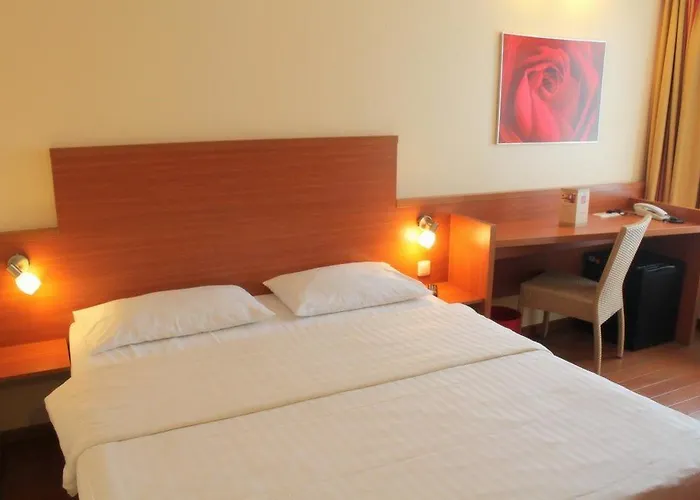 Готель Star Zentrum, By Comfort 3*